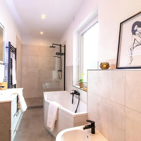 Apartment Stilvolles City-apartment I Wlan L Küche I Zentral I 8p